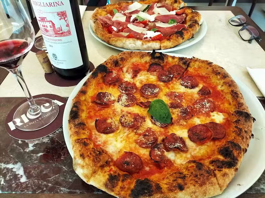 Ricca Pizzer&iacute;a