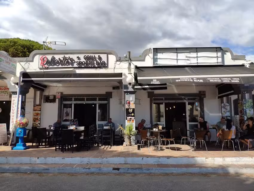Roberto&rsquo;s Grill & Sports Bar
