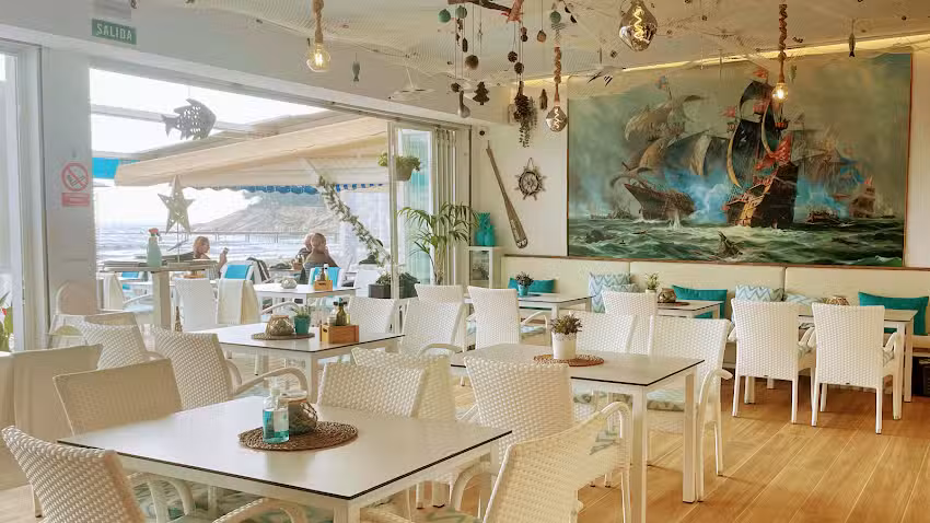 Robinson&rsquo;s House: Restaurant Peguera