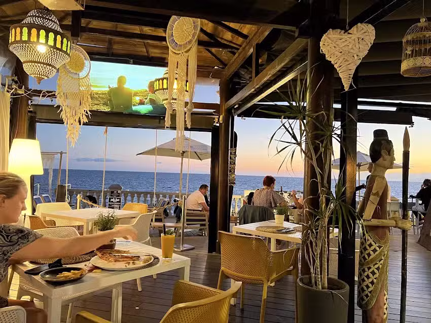 Roca Negra Sunset Club