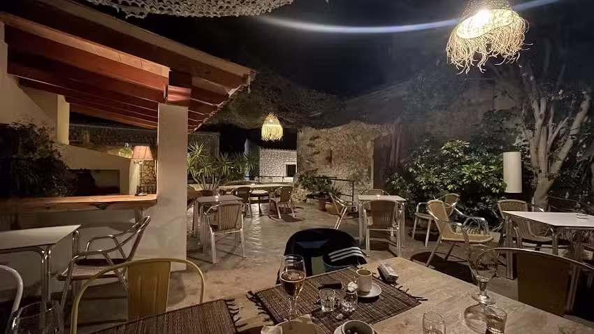Sa Pla&ccedil;a Caf&eacute; !