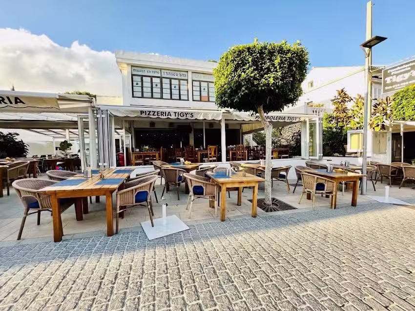 Sant Elm Beach, Restaurant