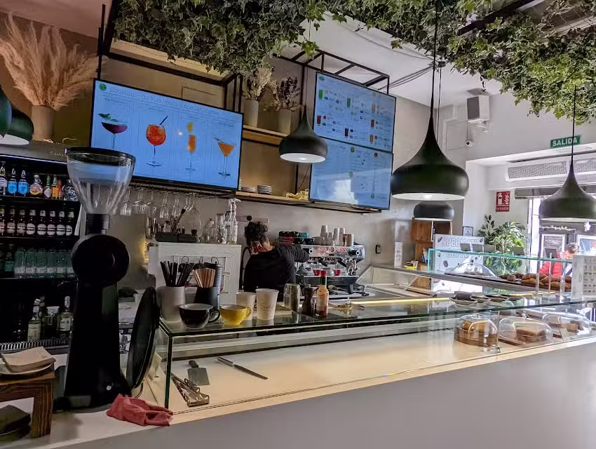 Scarlett Atocha &ndash; Reina Sof&iacute;a | Specialty Coffee &bull; Real Food