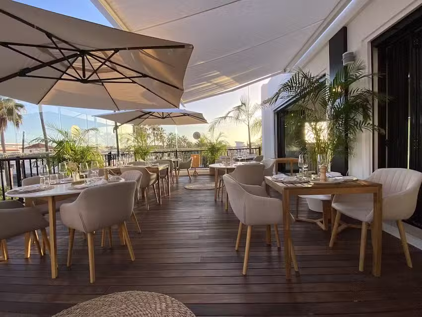 Sea lounge