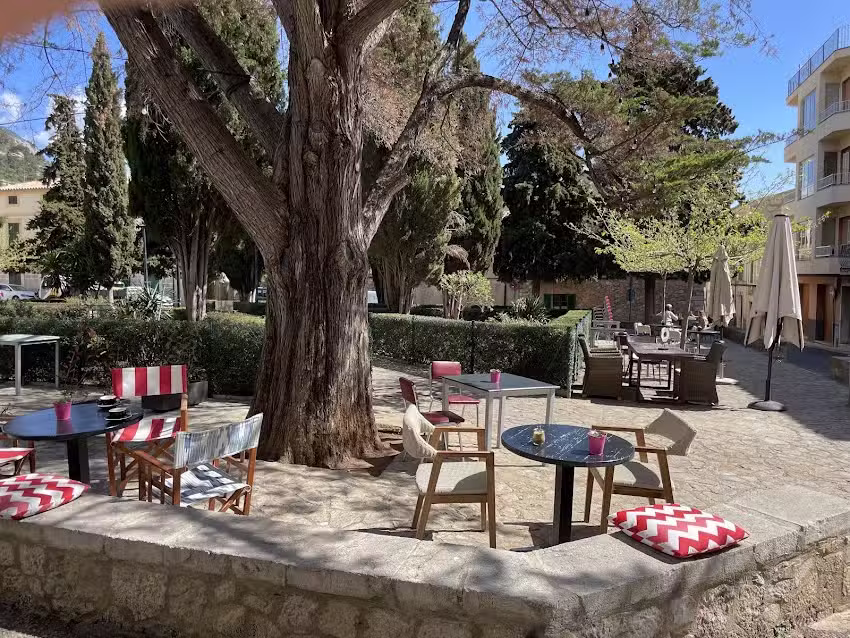 Sis Market Caf&eacute;