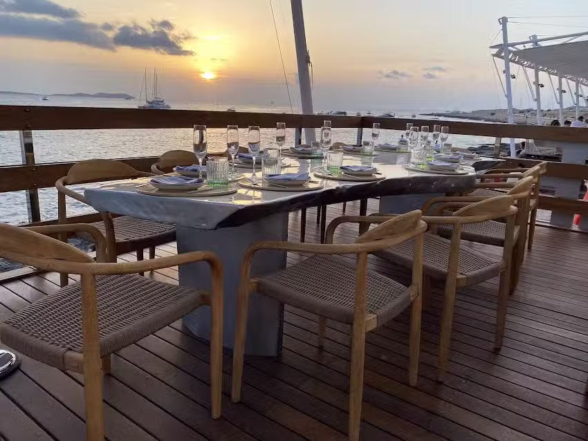 Space Eat&Dance Sunset Restaurant
