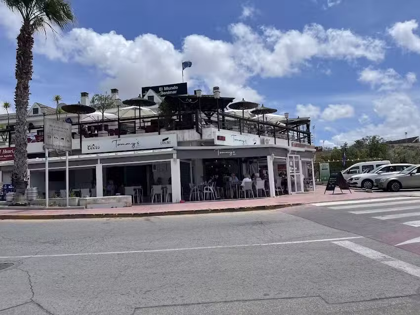 Squirrels Bar & Grill