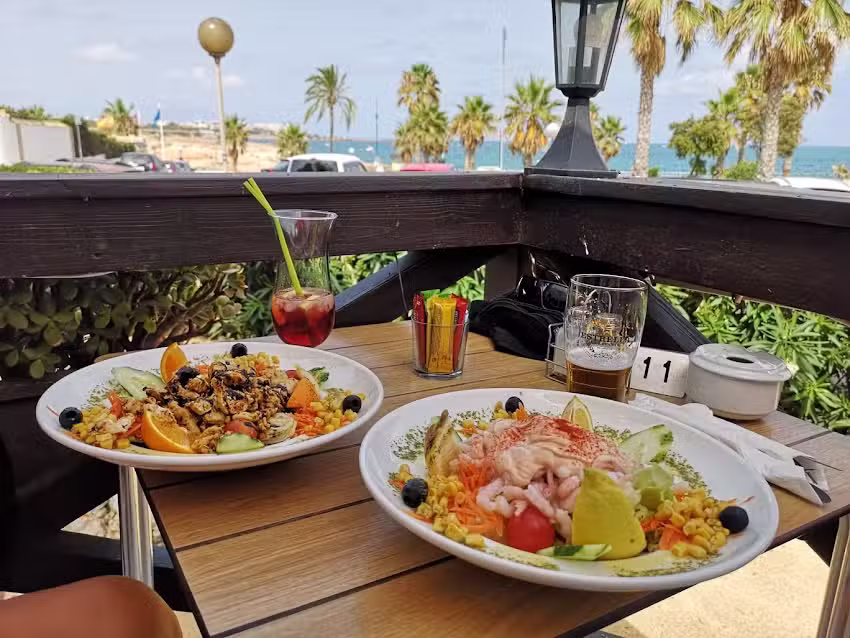 Surfers bar & grill.