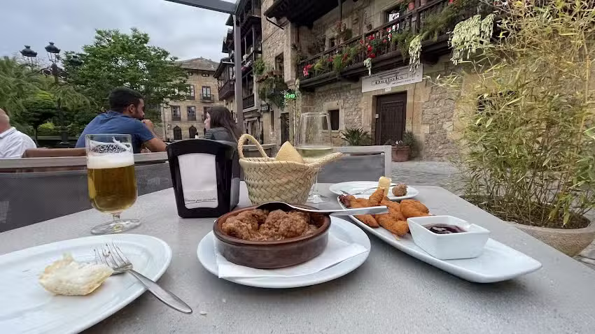 TABERNA LA BOLERA &ndash; Bar de picoteo &ndash; COMILLAS