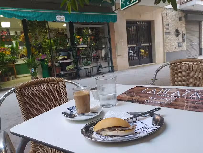 Taberna La Plaza. Bar en Triana.