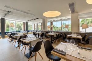 Tacande Portals Zona Cala Restaurante Es Llaut Modern Bistro