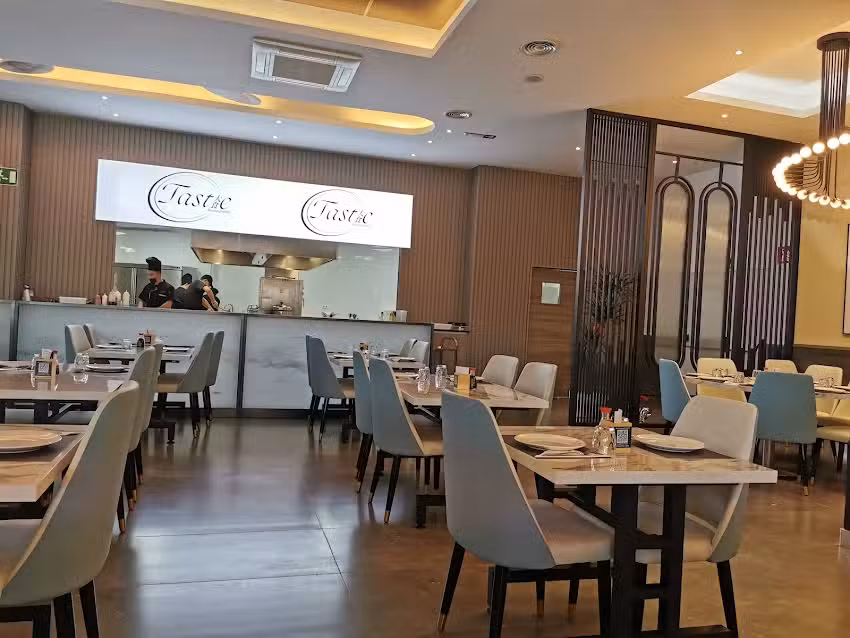 Taste Restaurant Asi&aacute;tic