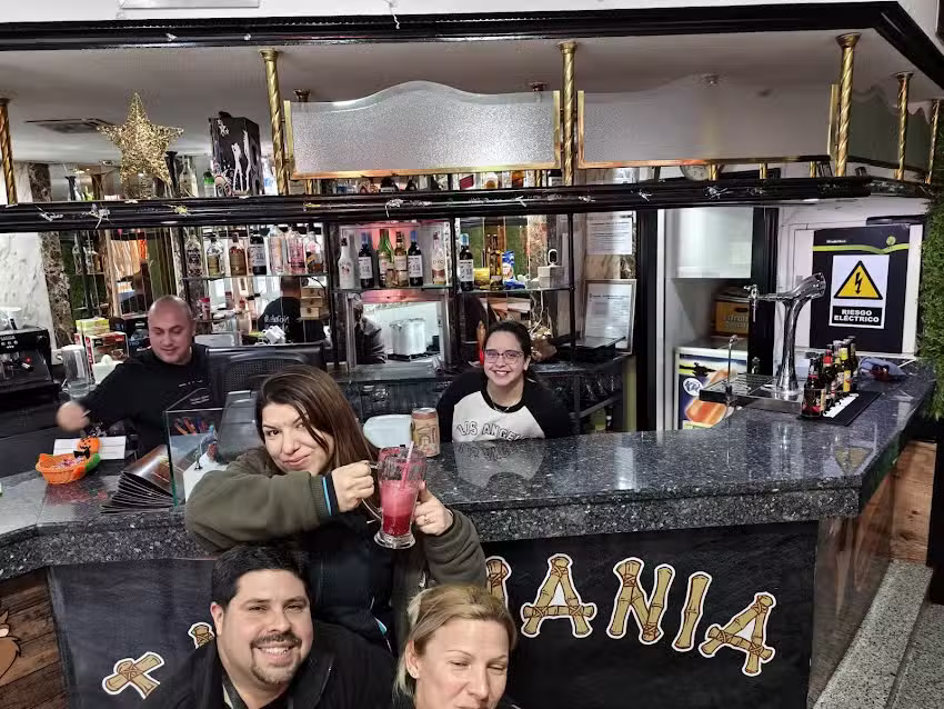 Tazzmania Restaurante Bar Latino Colombiano
