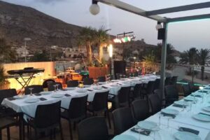 Terraza de Laly Lounge Bar (encima de Restaurante La Bodega)