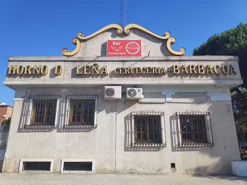 T&iacute;a Luc&iacute;a