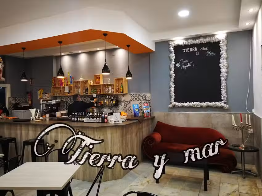 Tierra y Mar