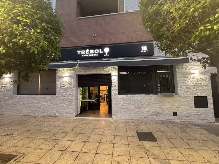 Tr&eacute;bol cervecer&iacute;a