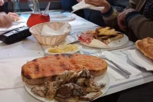 tu rai Taverna · Cerveseria, vins i menjar