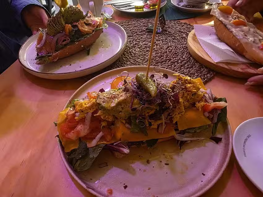 𝙑𝙚𝙜𝙖&rsquo;𝙨 caf&eacute; 𝘽𝙖𝙧