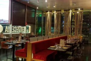 Veles e Vents, Grupo La Sucursal