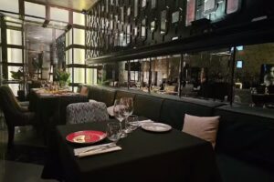 Vibra Speakeasy *Room Mate Anna*