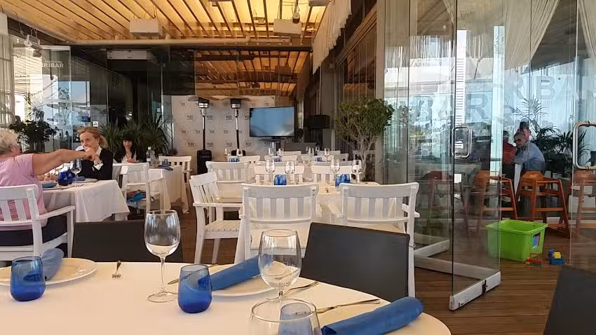 Vlue Arribar &ndash; Restaurante y Terraza