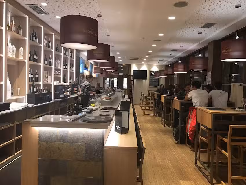 Wine Bar by Vi&ntilde;a Pomal