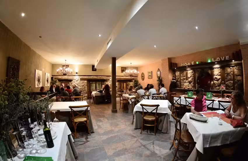 ZEN La Plaza RESTAURANTE-VINOTECA.